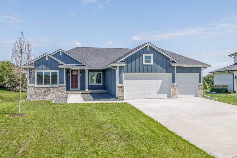 outside view of a KRM custom built home in Iowa