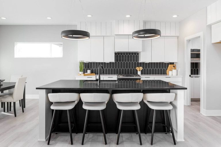 Modern white and black kitchen trend